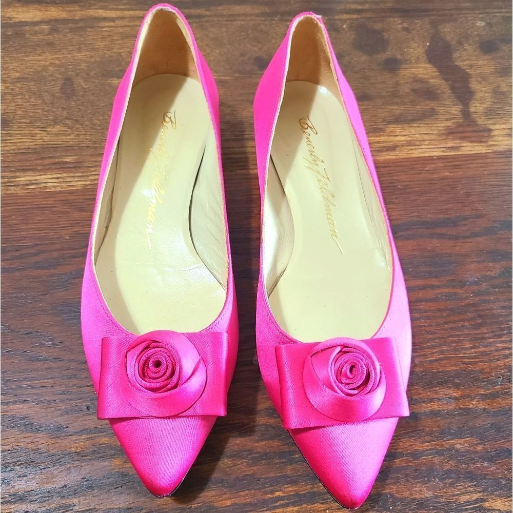 Beverly Feldman Pink Satin Flats 💗 A2
